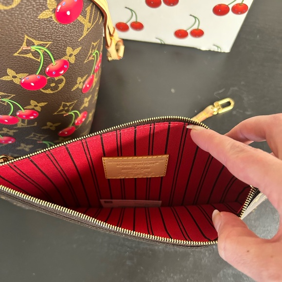 Louis Vuitton Cherry Murakami M13263 LV x TM Neverfull MM Monogram Cerise - Picture 10 of 15